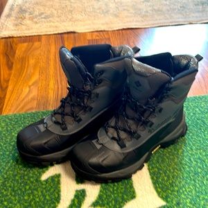 Men’s 10.5US Columbia Omni Heat Boots Black with Michelin Soles